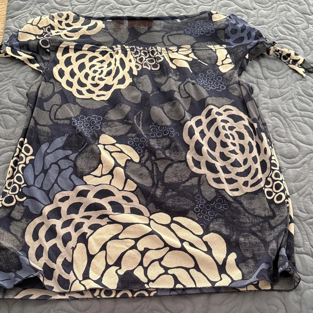 DKNY Blue and Cream Floral Blouse - Picture 5 of 5